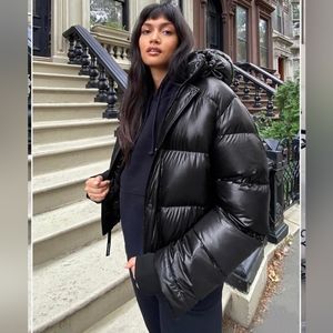 The Superpuff Shorty in Hi-gloss Black xxs